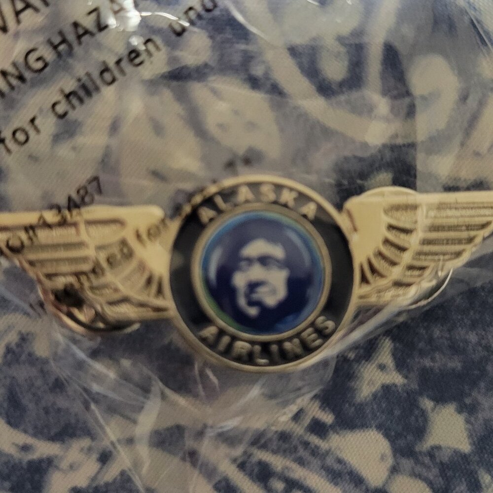 ALASKA AIRLINES SILVER WINGS PIN *NEW*